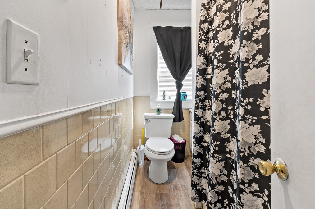 302 Sawyer St, New Bedford MA 02746-2052 exterior