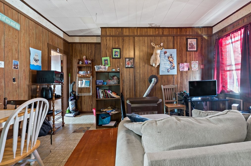 302 Sawyer St, New Bedford MA 02746-2052 exterior