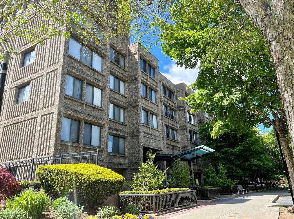 1731 Beacon St, Brookline MA 02445-5322 exterior