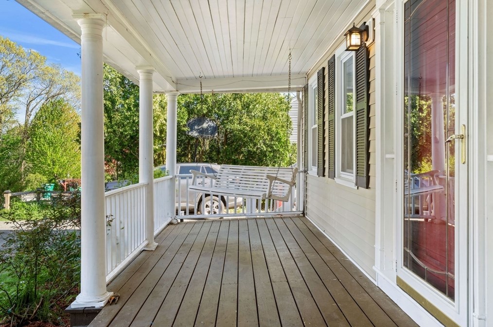 81 Leonard Cir, Lowell MA 01854-1248 exterior