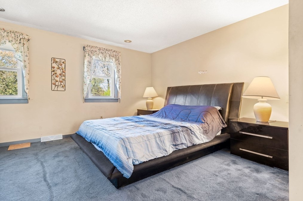 81 Leonard Cir, Lowell MA 01854-1248 exterior