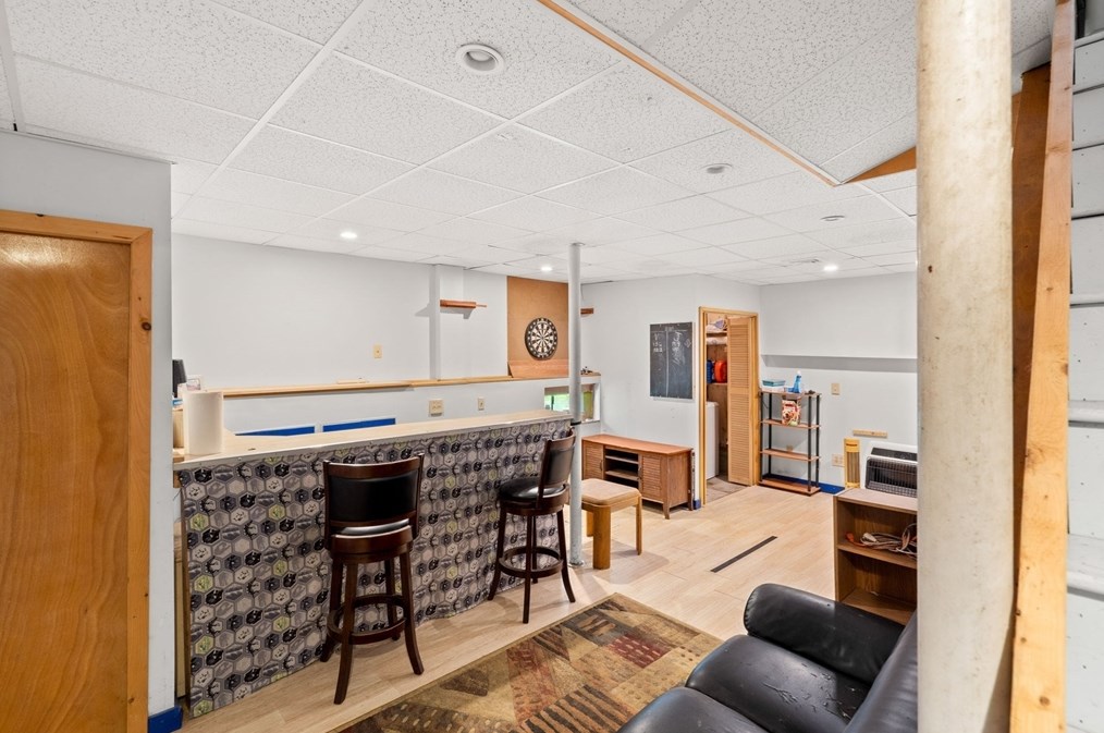 81 Leonard Cir, Lowell MA 01854-1248 exterior