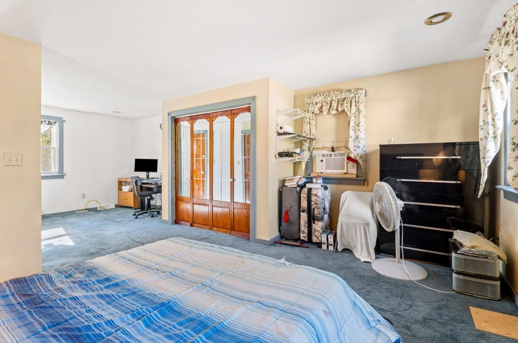 81 Leonard Cir, Lowell MA 01854-1248 exterior