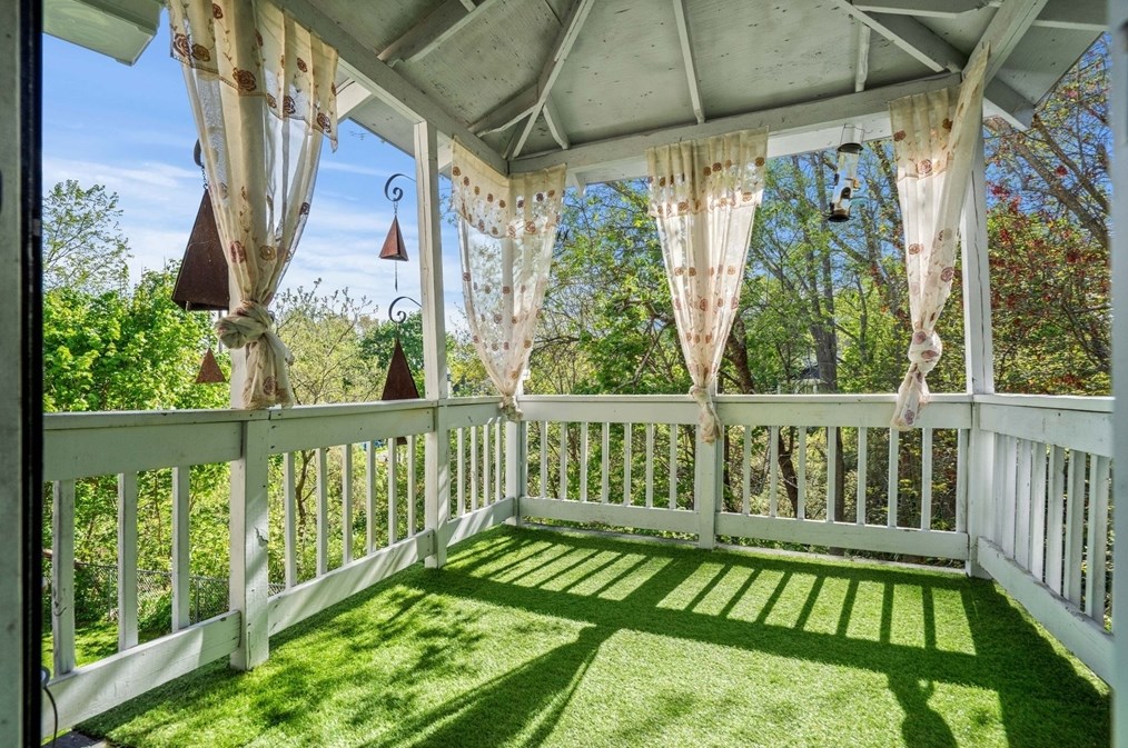 81 Leonard Cir, Lowell MA 01854-1248 exterior