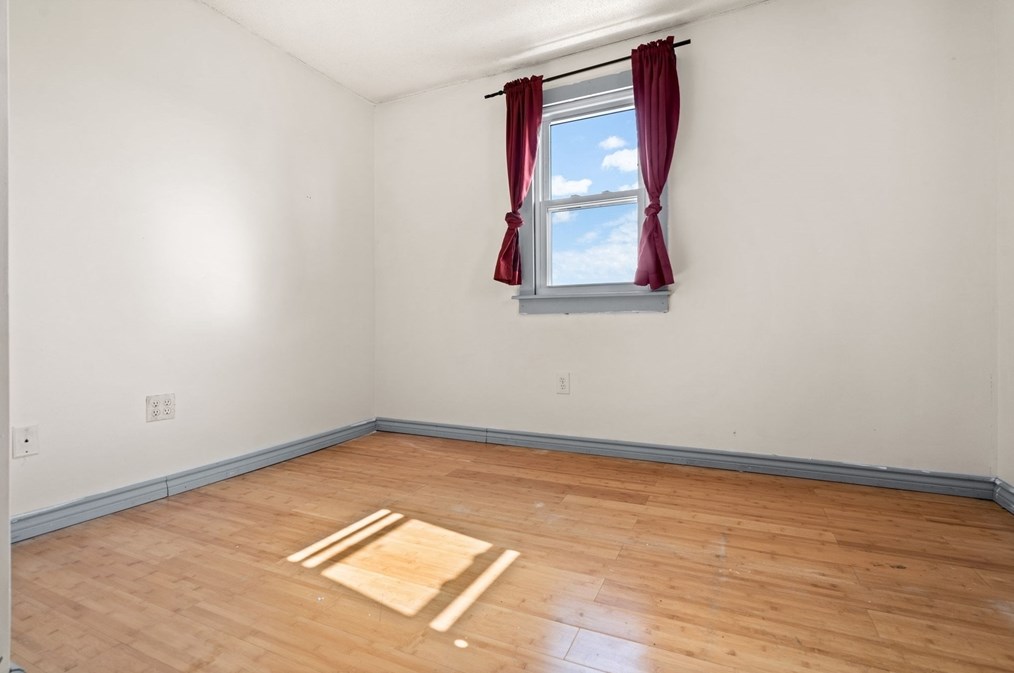 81 Leonard Cir, Lowell MA 01854-1248 exterior