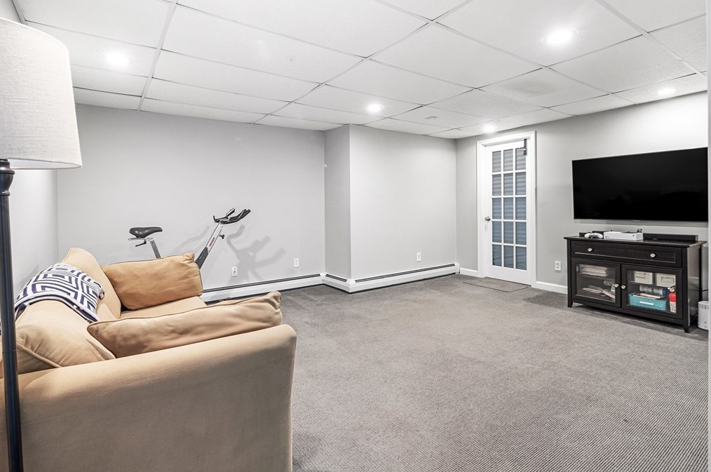 21 Linscott Rd, Hingham MA 02043-4717 exterior