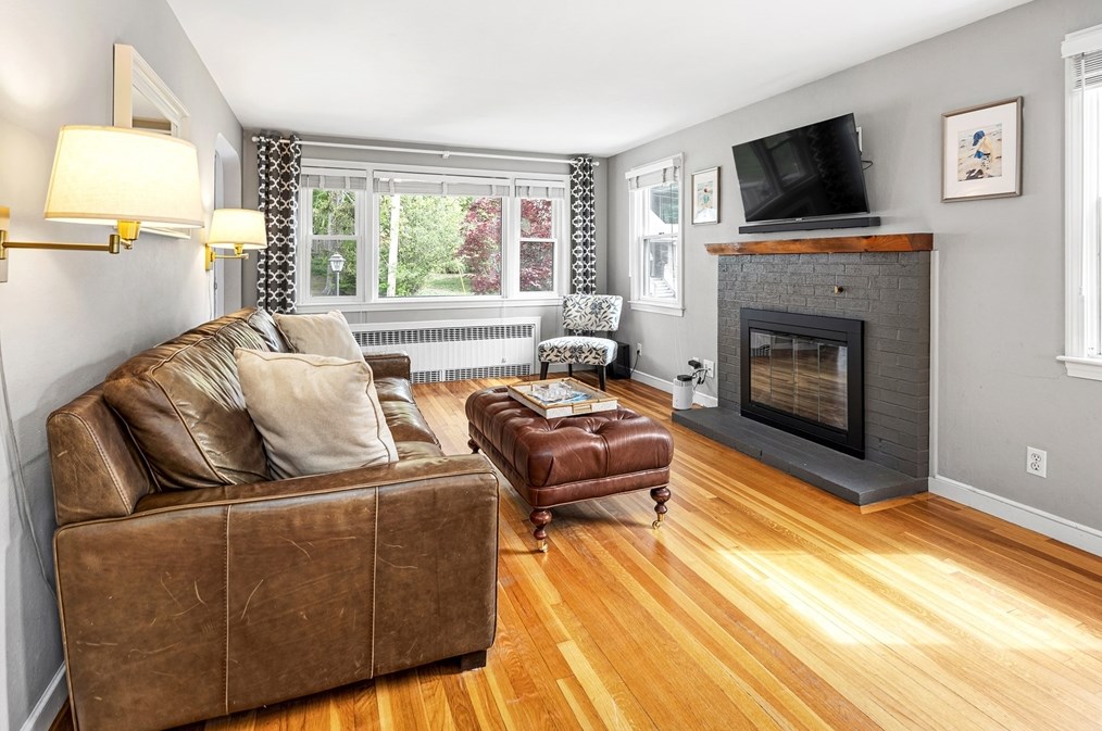 21 Linscott Rd, Hingham MA 02043-4717 exterior