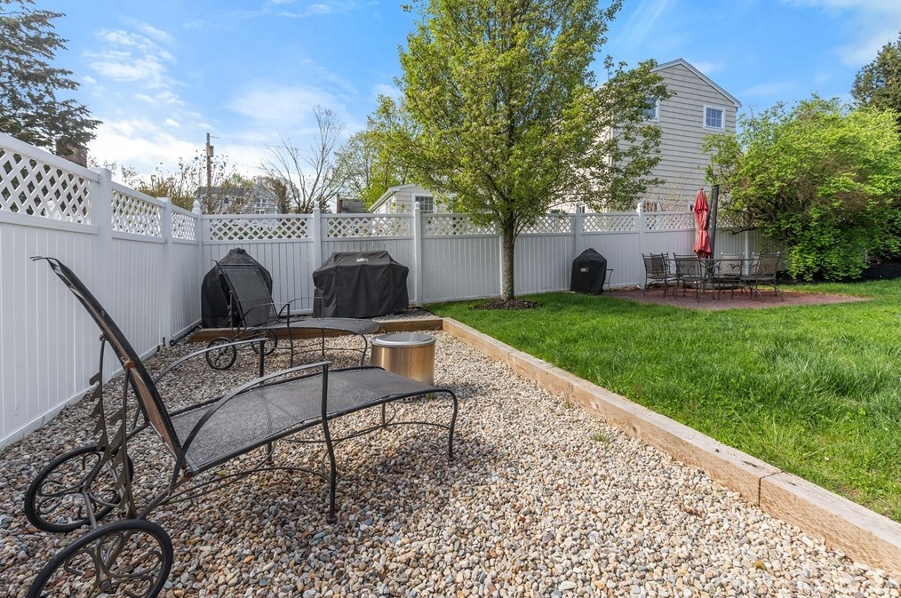 21 Linscott Rd, Hingham MA 02043-4717 exterior