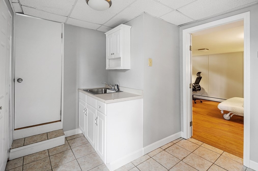 21 Linscott Rd, Hingham MA 02043-4717 exterior