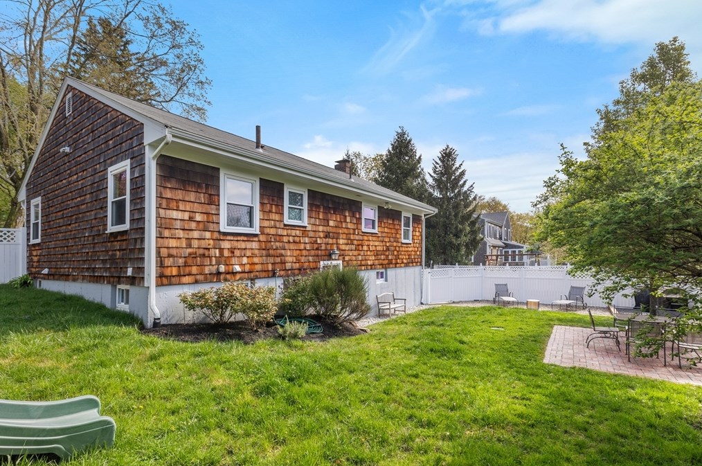 21 Linscott Rd, Hingham MA 02043-4717 exterior