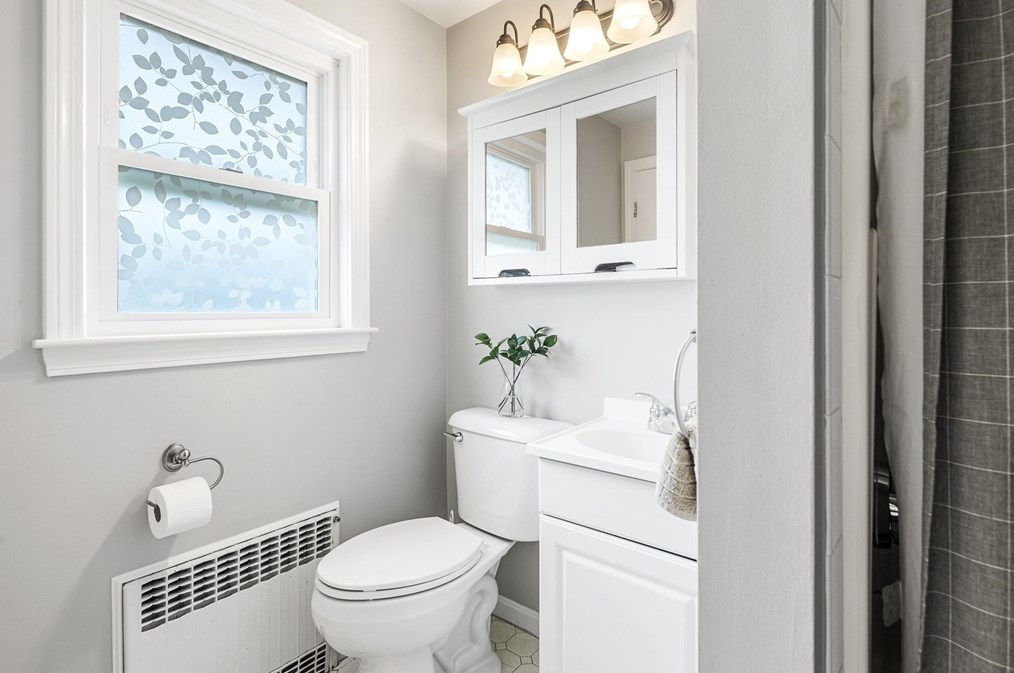 21 Linscott Rd, Hingham MA 02043-4717 exterior