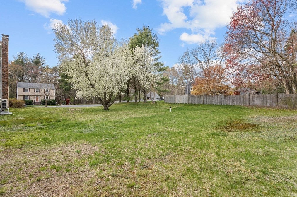 75 Bayberry Cir, East Bridgewater MA 02324-2968 exterior