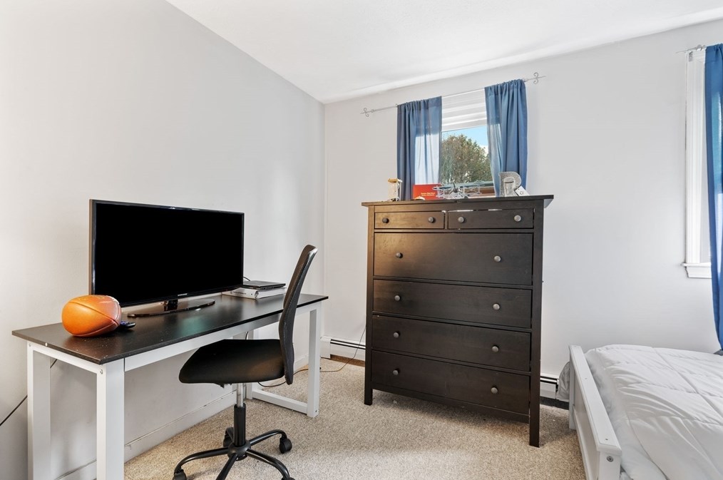 75 Bayberry Cir, East Bridgewater MA 02324-2968 exterior