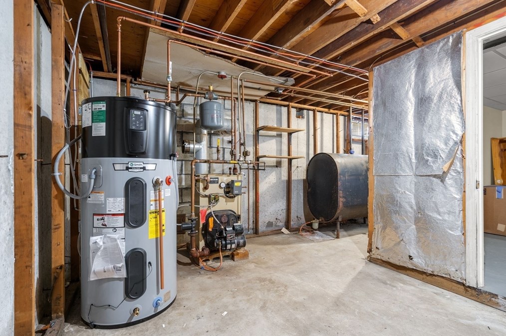 75 Bayberry Cir, East Bridgewater MA 02324-2968 exterior