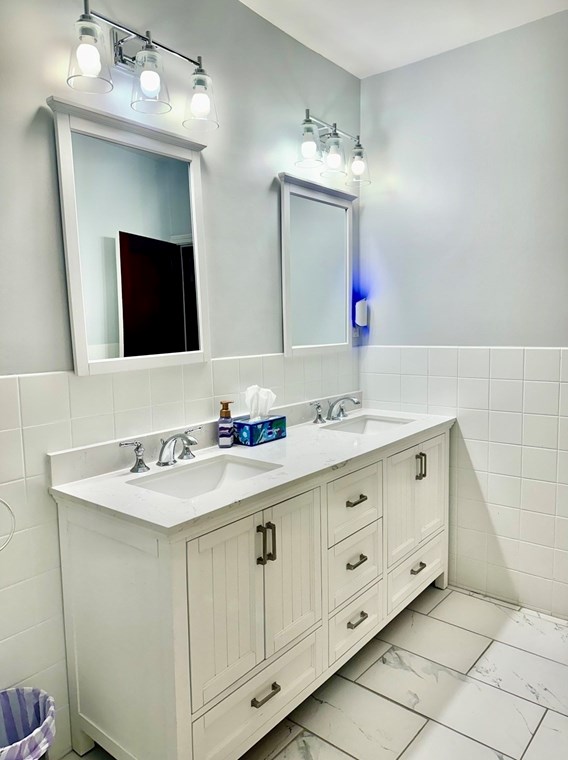 25 Reynolds Ave, Chelsea MA  02150-1511 exterior