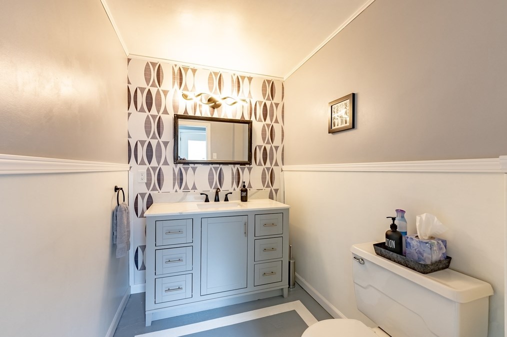 44 Highland Ave, Greenfield MA 01301-3605 exterior