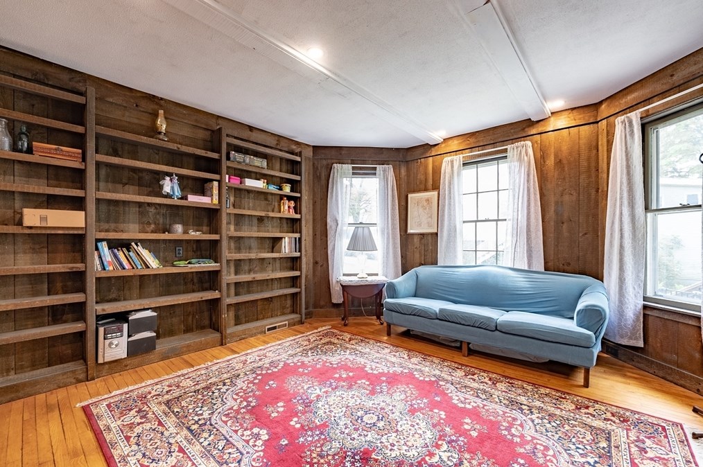 44 Highland Ave, Greenfield MA 01301-3605 exterior