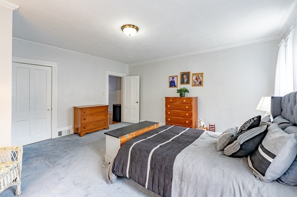 44 Highland Ave, Greenfield MA 01301-3605 exterior