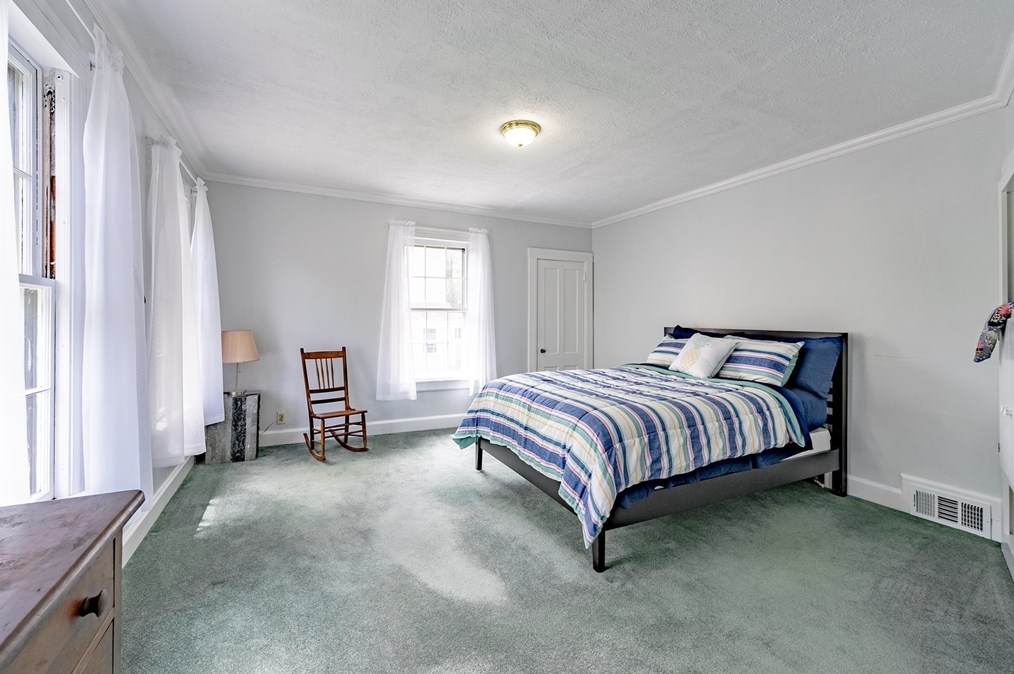 44 Highland Ave, Greenfield MA 01301-3605 exterior