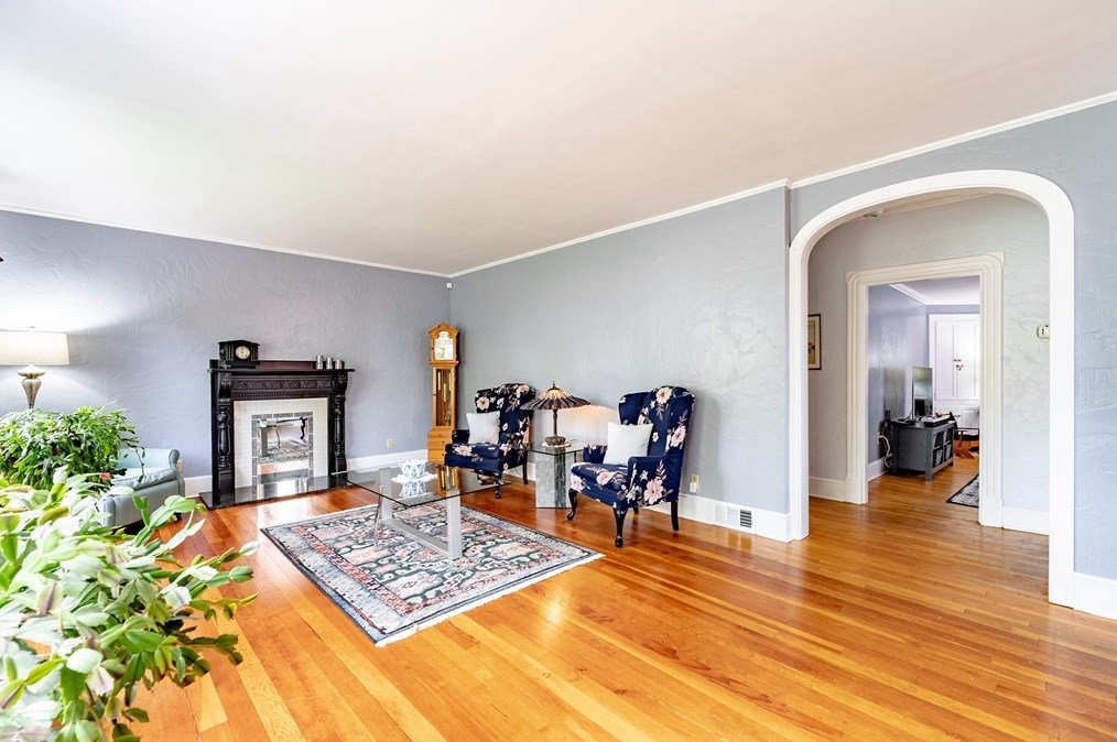 44 Highland Ave, Greenfield MA 01301-3605 exterior