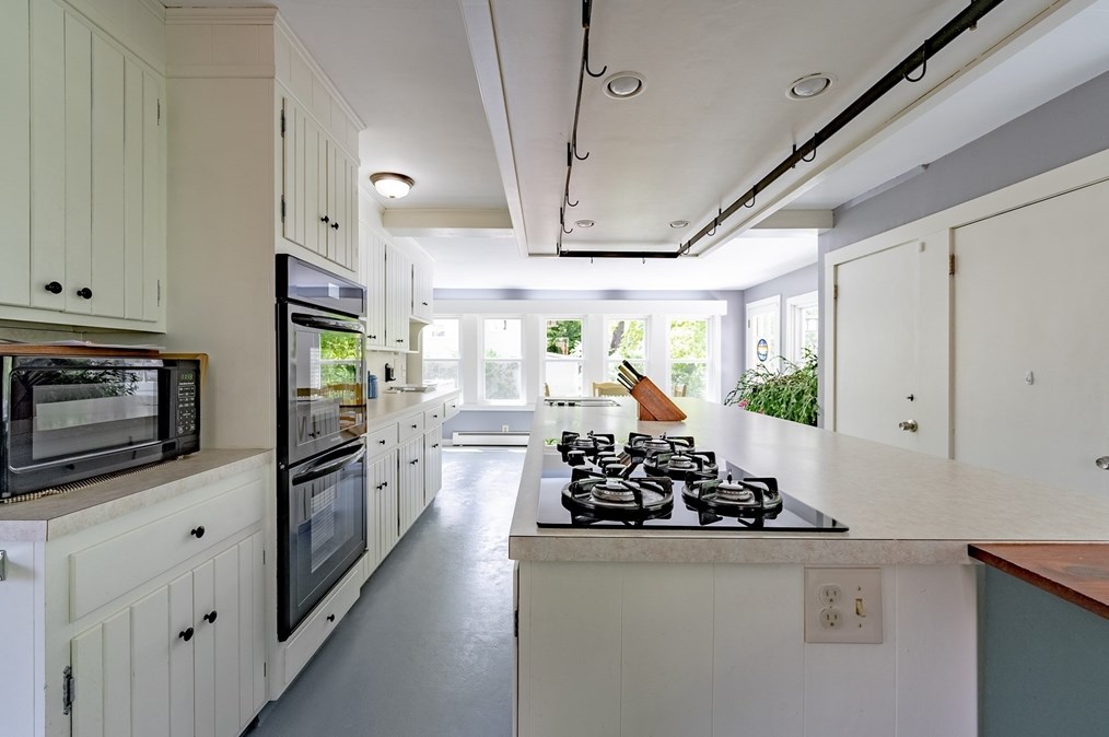 44 Highland Ave, Greenfield MA 01301-3605 exterior