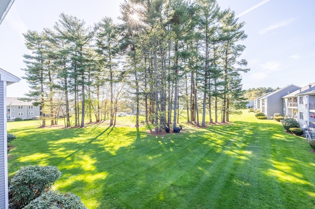 84 Tennis Plaza Rd, Dracut MA 01826-6328 exterior