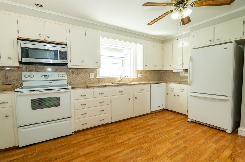 2 Blaney Cir, Seekonk MA exterior