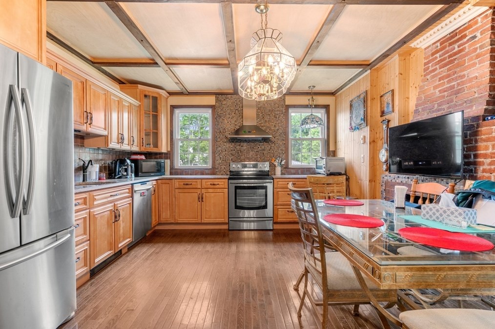 13 Park Ave, Natick MA 01760-2724 exterior