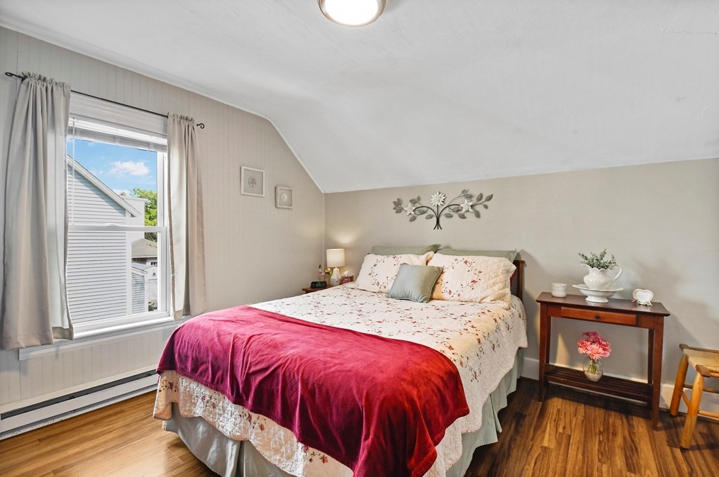 212 Spruce St, Leominster MA 01453-3771 exterior