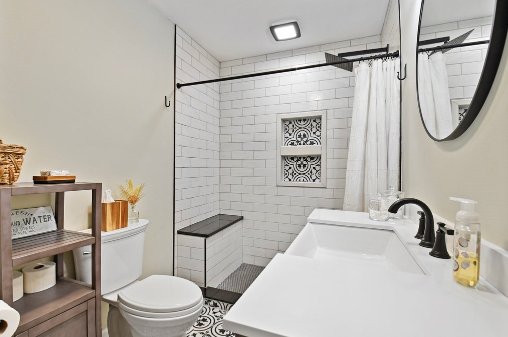 212 Spruce St, Leominster MA 01453-3771 exterior