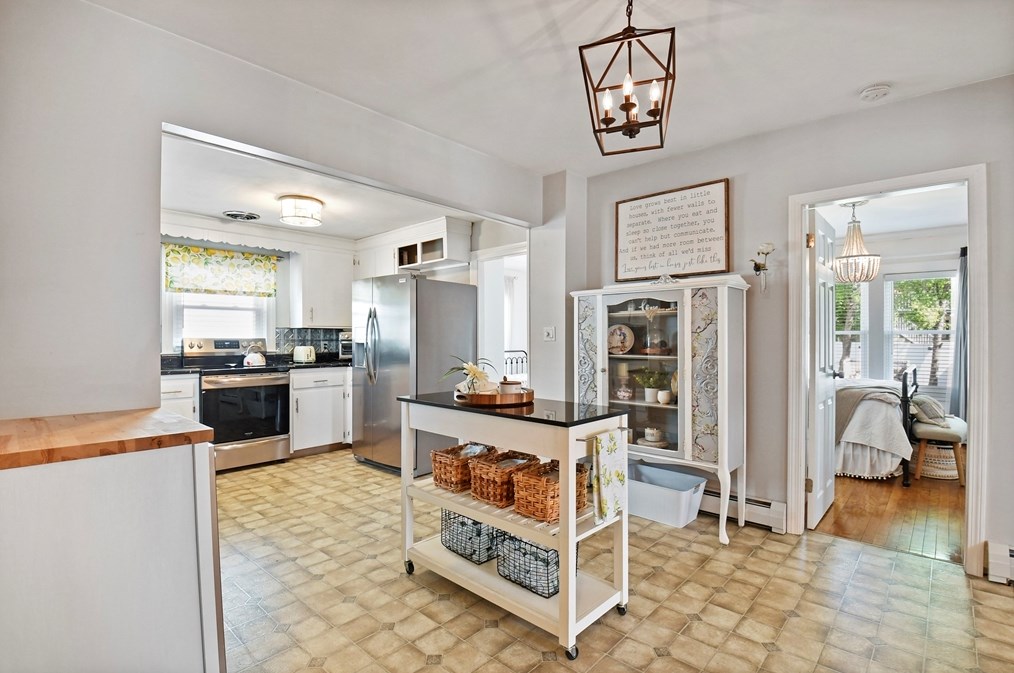 212 Spruce St, Leominster MA 01453-3771 exterior