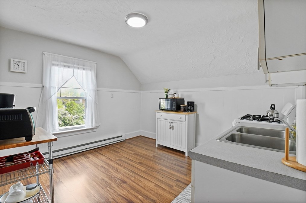 212 Spruce St, Leominster MA 01453-3771 exterior