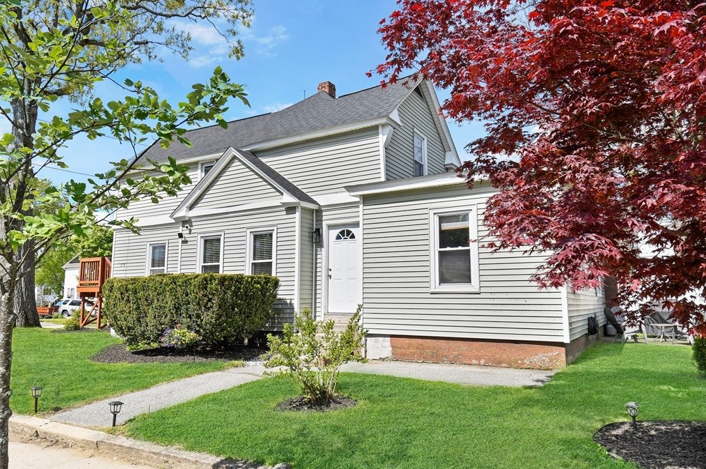 212 Spruce St, Leominster MA 01453-3771 exterior