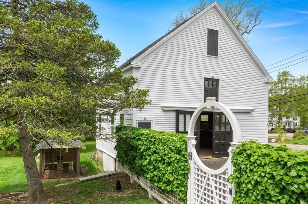 1 Church St, Hanover MA 02339-2316 exterior