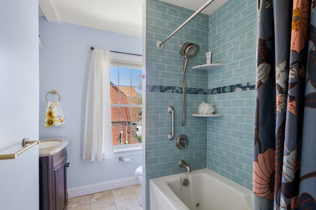 61 Lazel St, Whitman MA 02382-2116 exterior