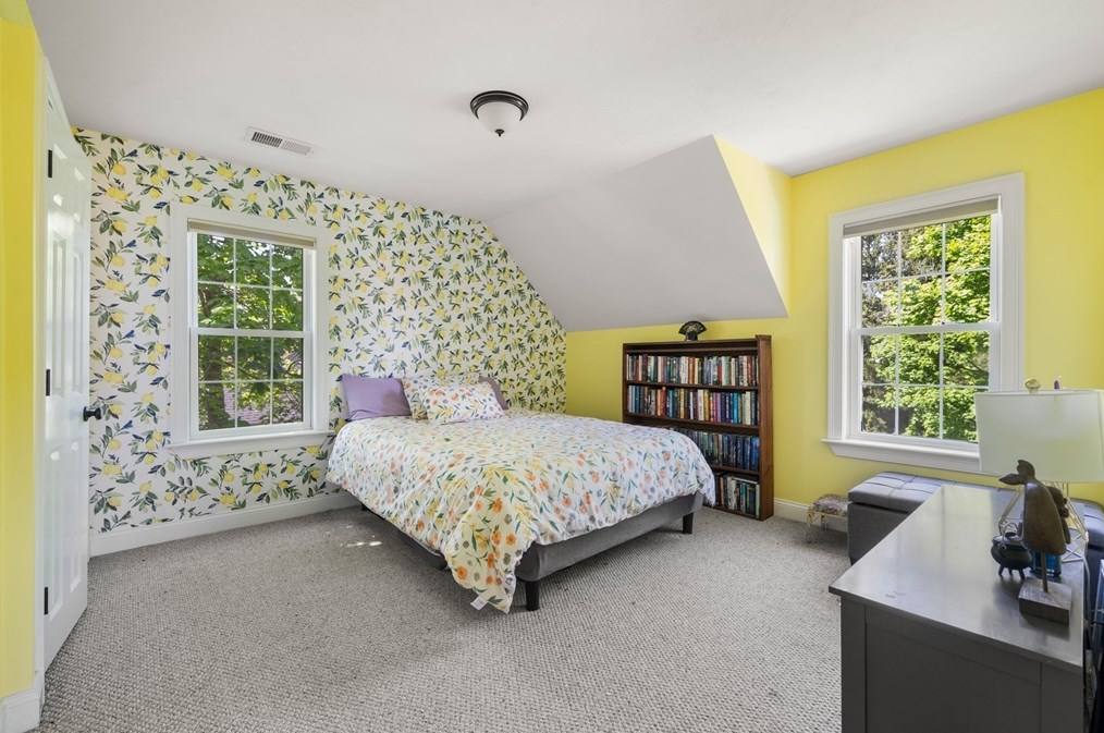 61 Lazel St, Whitman MA 02382-2116 exterior