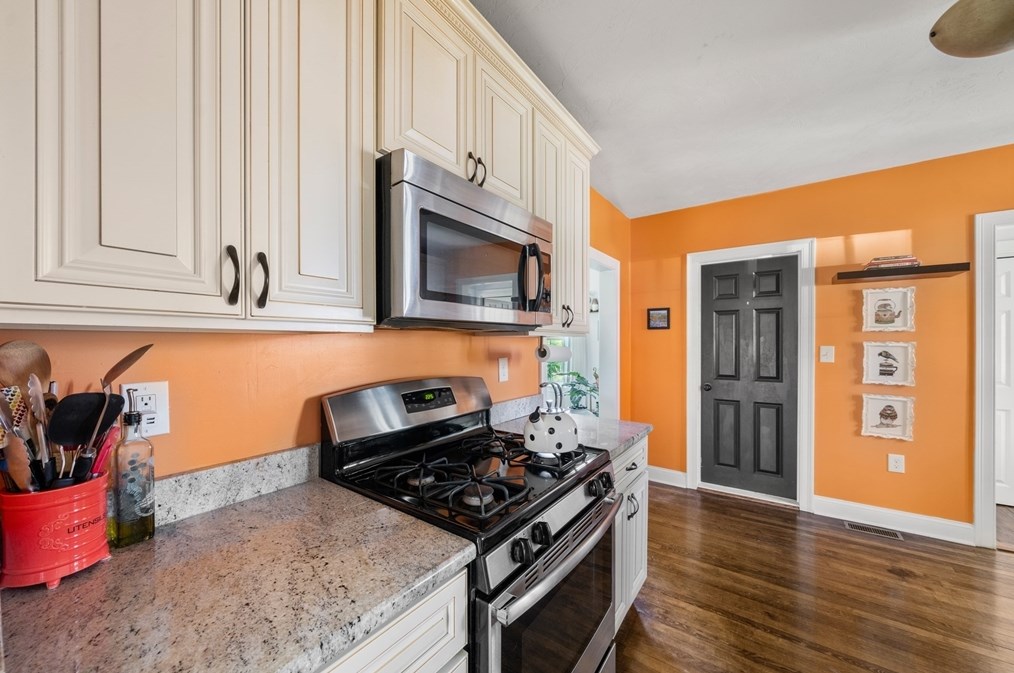 61 Lazel St, Whitman MA 02382-2116 exterior