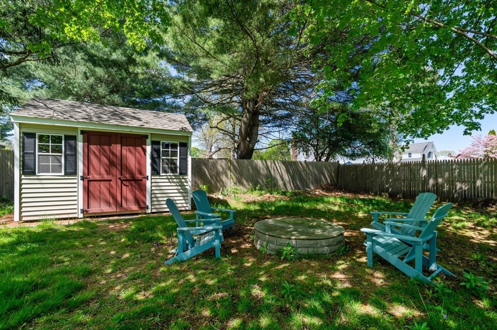 61 Lazel St, Whitman MA 02382-2116 exterior