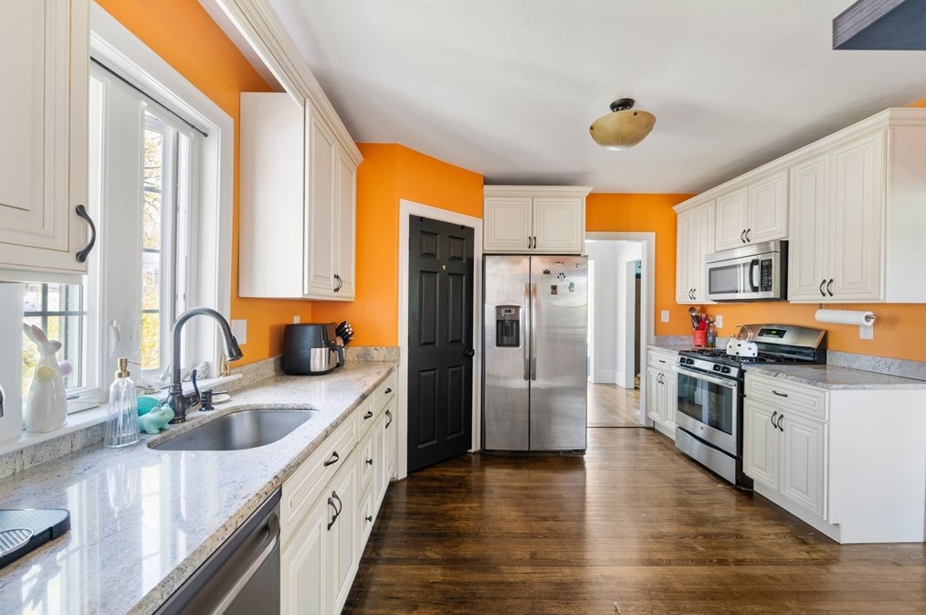 61 Lazel St, Whitman MA 02382-2116 exterior