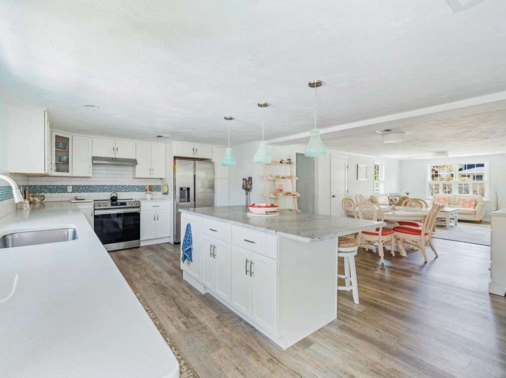 71 Cpe Cod Ave, Plymouth MA 02360-5944 exterior