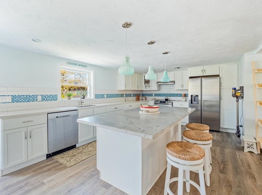 71 Cpe Cod Ave, Plymouth MA 02360-5944 exterior