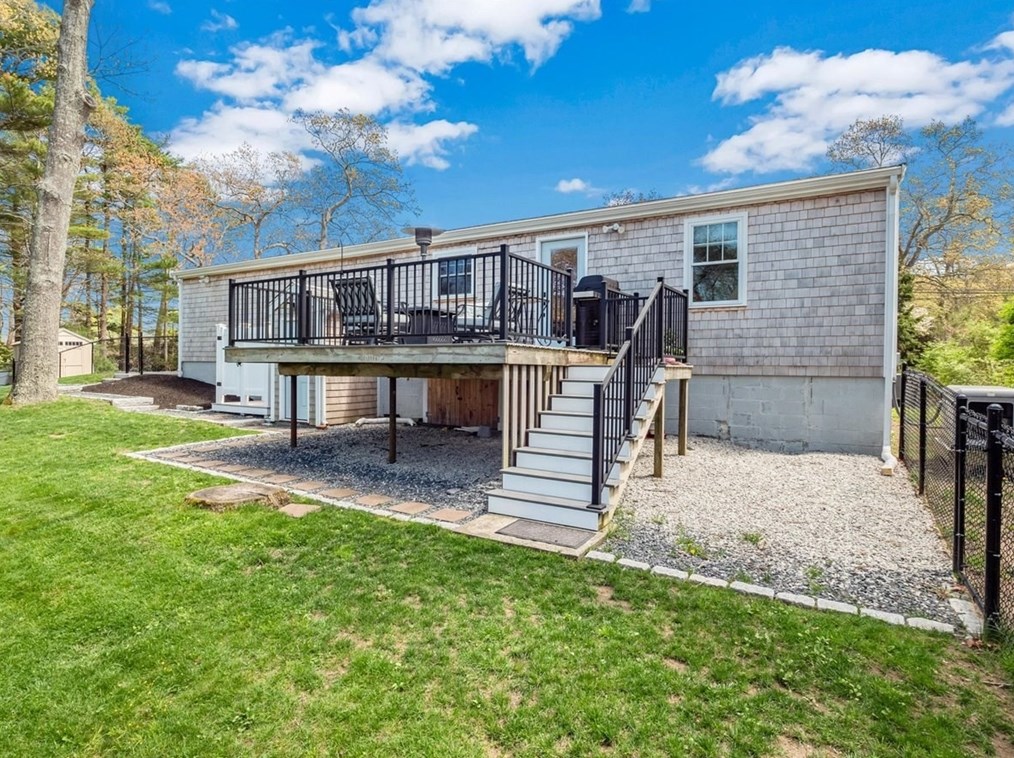 71 Cpe Cod Ave, Plymouth MA 02360-5944 exterior