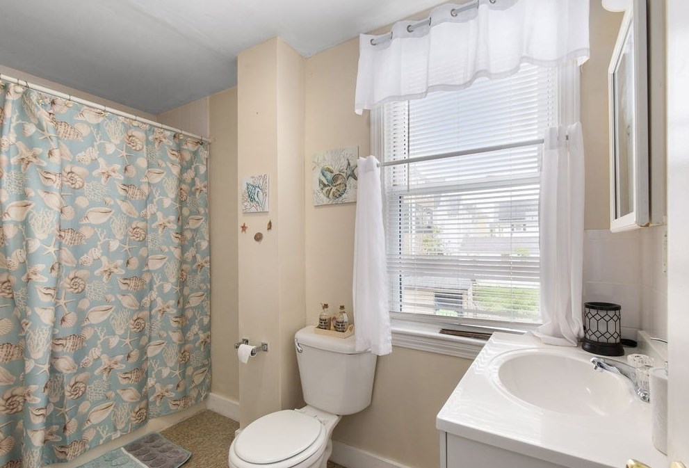 158 Crapo St, New Bedford MA 02744-1028 exterior