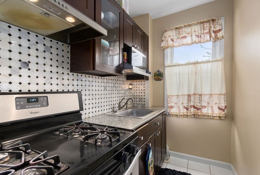 158 Crapo St, New Bedford MA 02744-1028 exterior