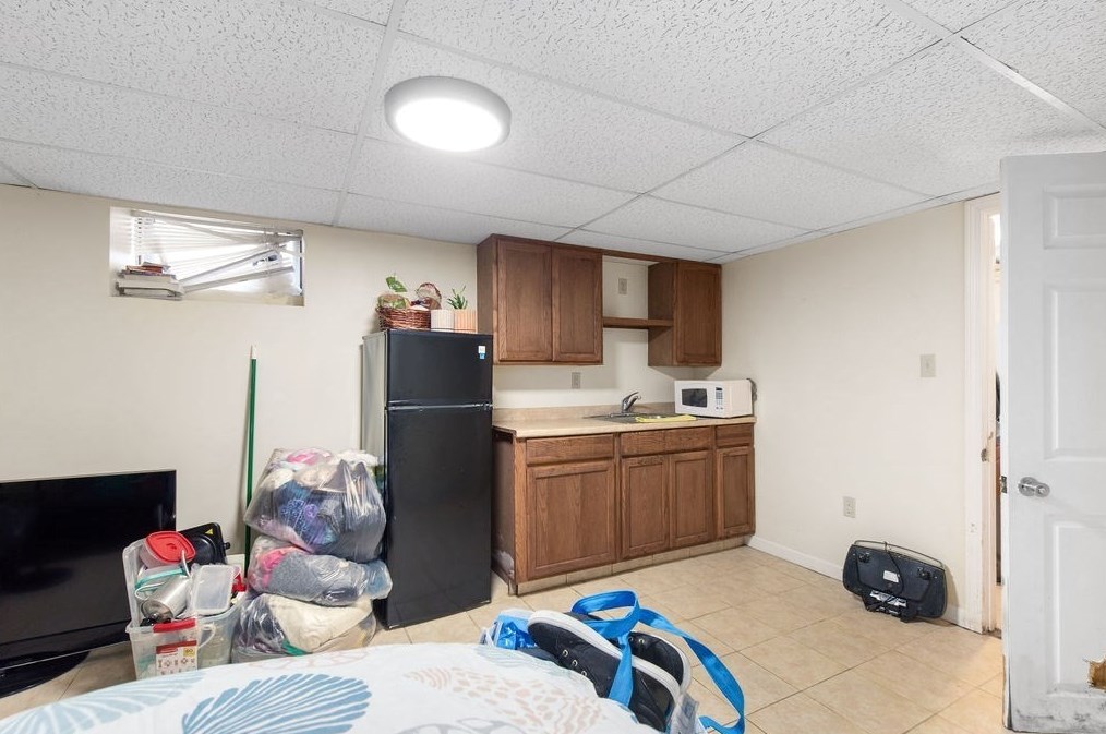 158 Crapo St, New Bedford MA 02744-1028 exterior