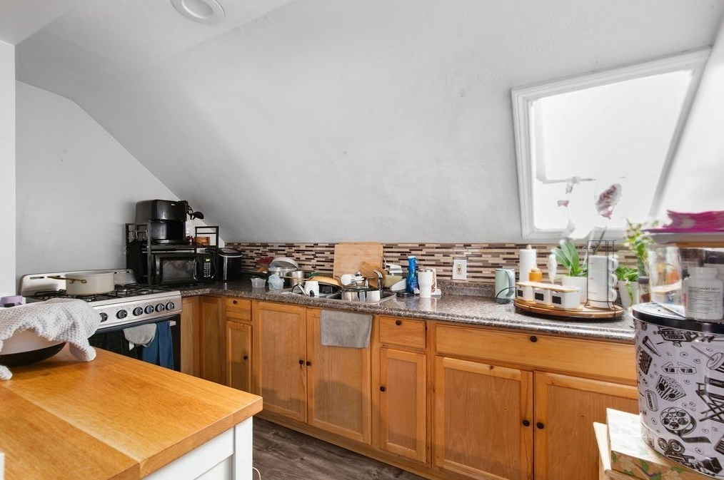 158 Crapo St, New Bedford MA 02744-1028 exterior