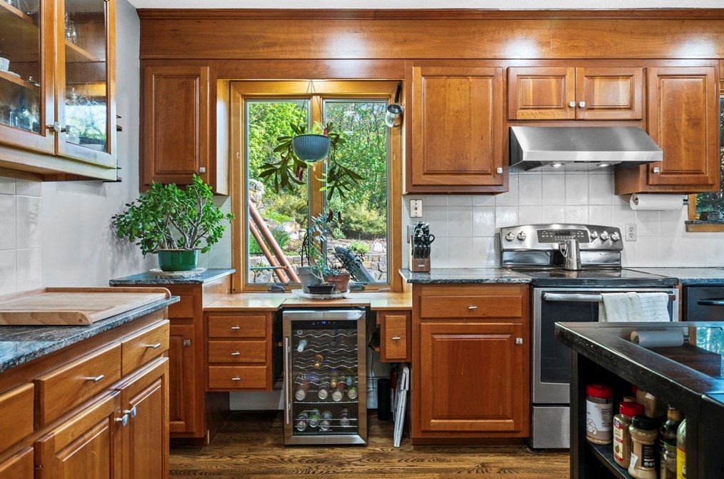 20 Greystone Rd, Nahant MA 01908-1244 exterior