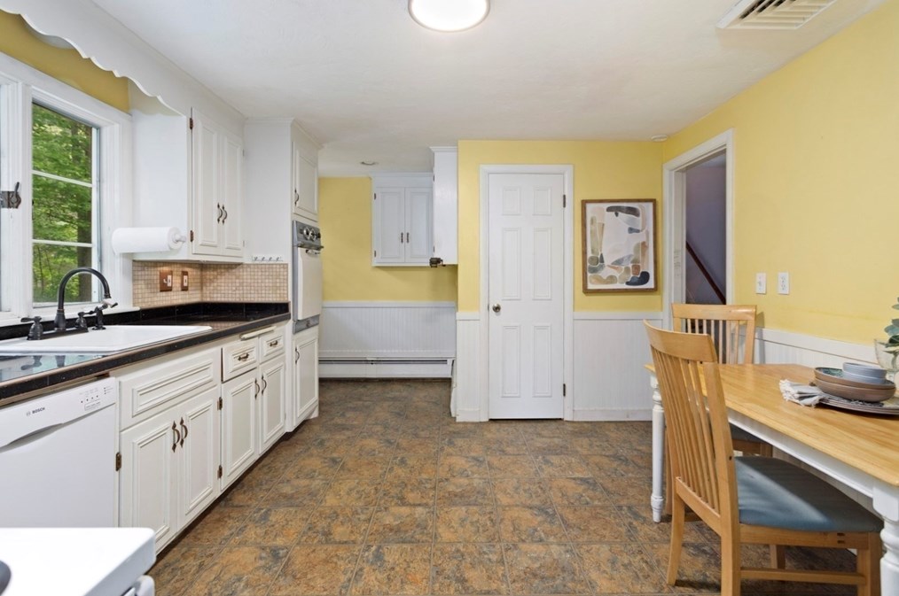 5 Priscilla Rd, Lynnfield MA 01940-1117 exterior