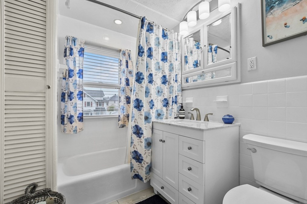 300 Billings St, Quincy MA 02171-1803 exterior