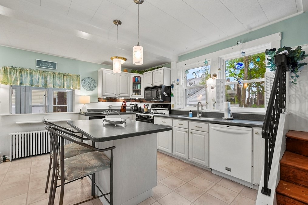 300 Billings St, Quincy MA 02171-1803 exterior